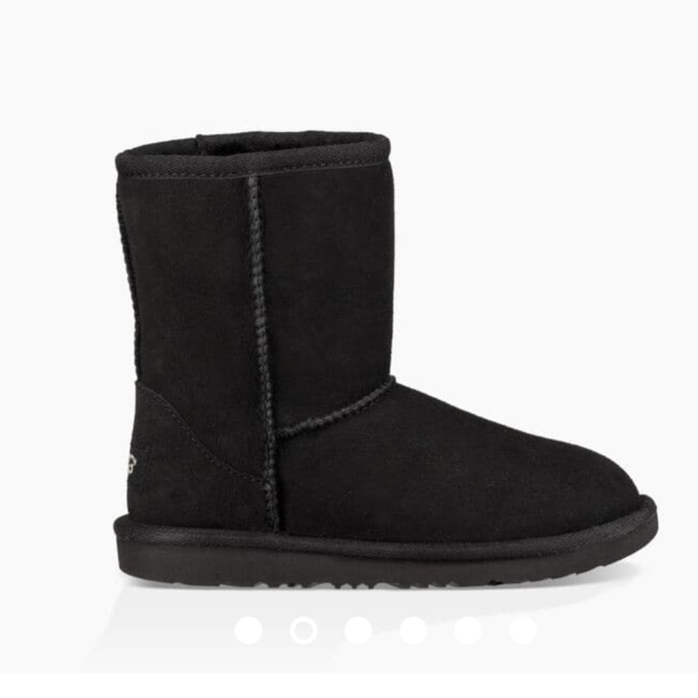 Kids uggs size 4 Brand new in box